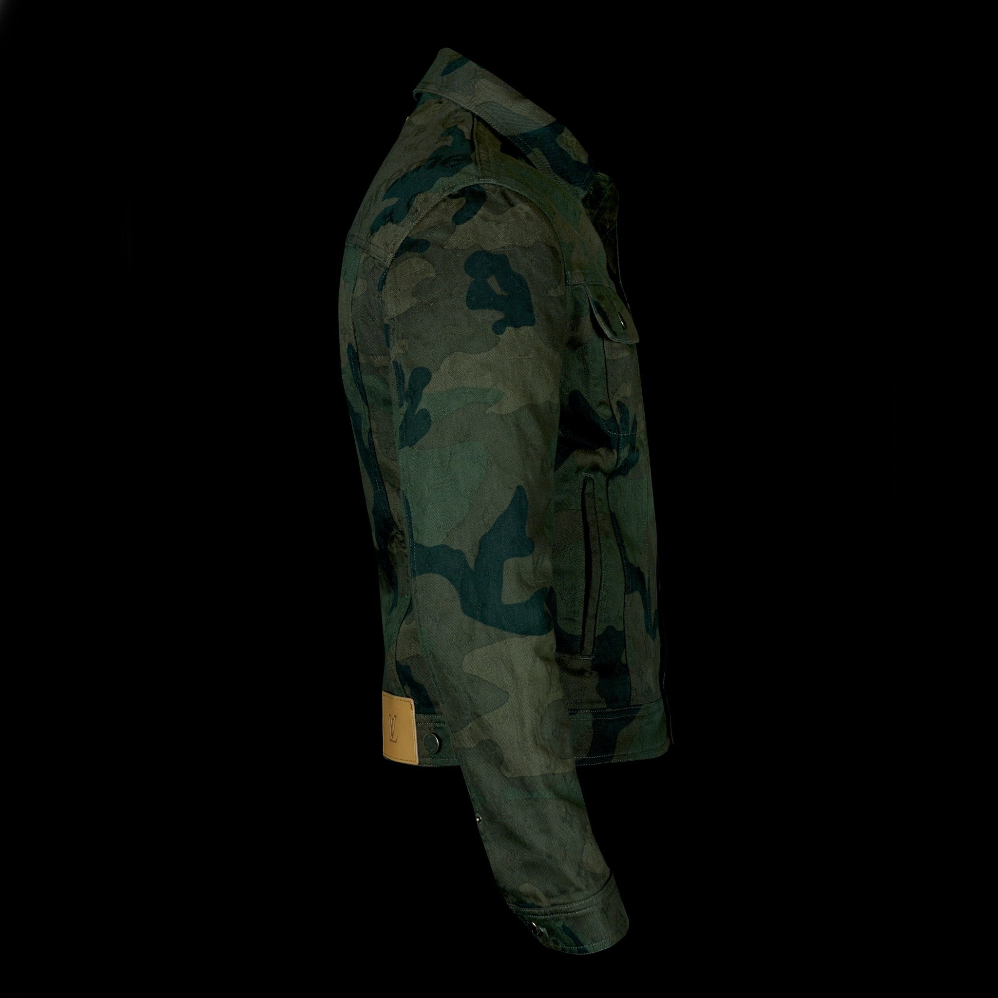 Louis Vuitton-Jacket-Release: 30.06.2017 Exclusive Colour: Camo Material: Denim-fabriqe.com