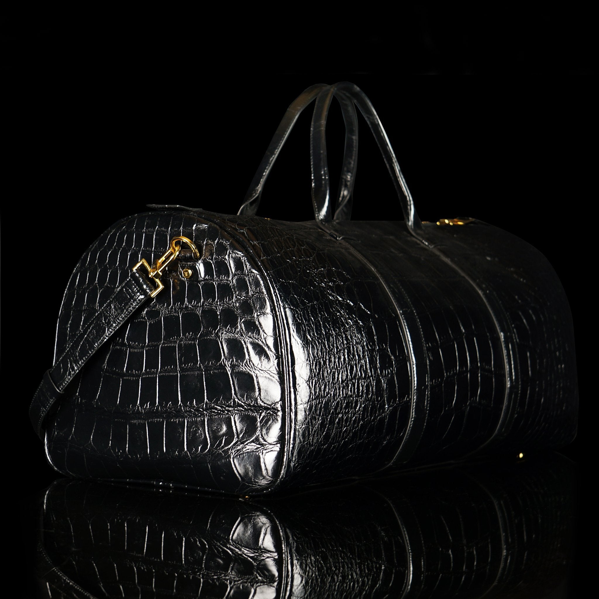Tom Ford-Duffle-BK LARGE ALLIGATOR-Upper: Alligator Hardware: Brass Measures: 60 x 29 x 30 cm Lightweight Version of the Iconic Style New Detachable Shoulder Strap Buckles Inner Zip Pocket Made in Italy Crafted of Luxurious Alligator Tom Ford brings you L