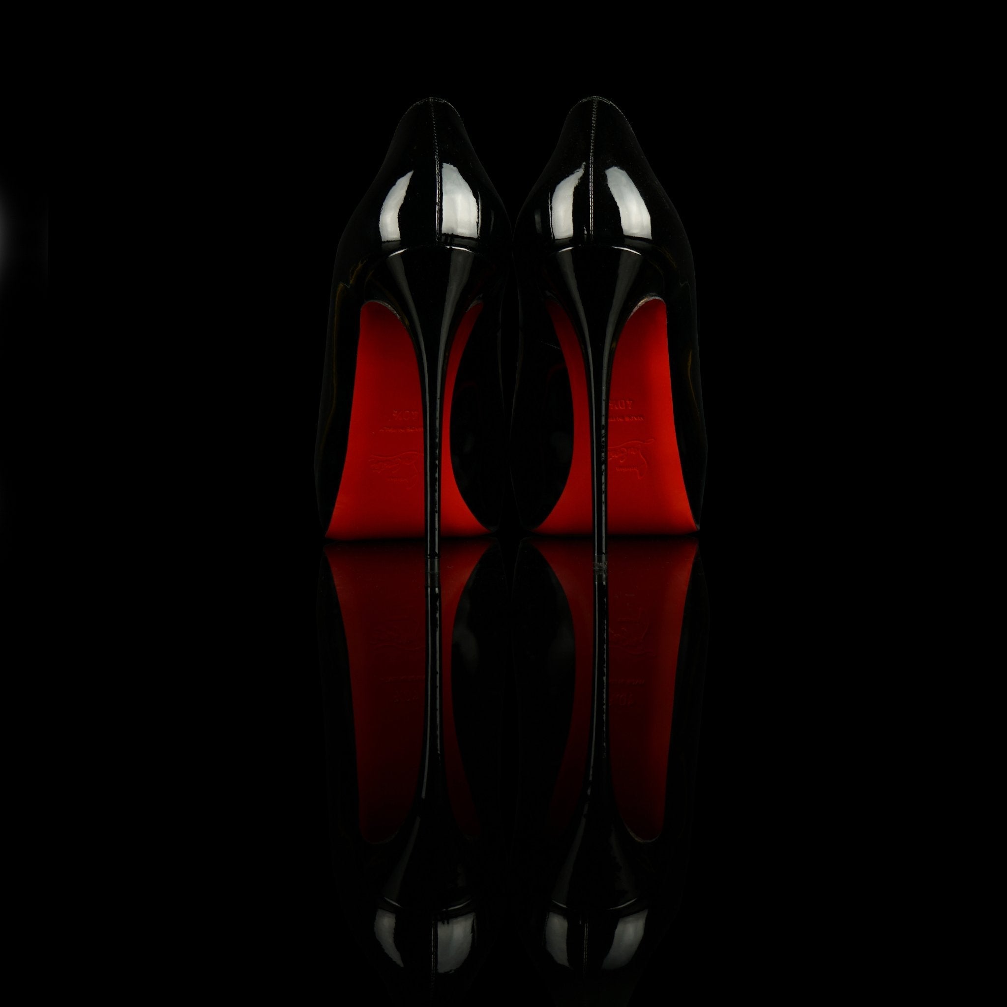 Christian Louboutin-Heels 120-Reference : 1150600BK01 Color : Black Material : Patent Calfskin Heel height : 120mm Collection : SS15 An iconic model, the New Very Privé pump, is seductive thanks to its vertiginous line. Made of black patent leather, it to