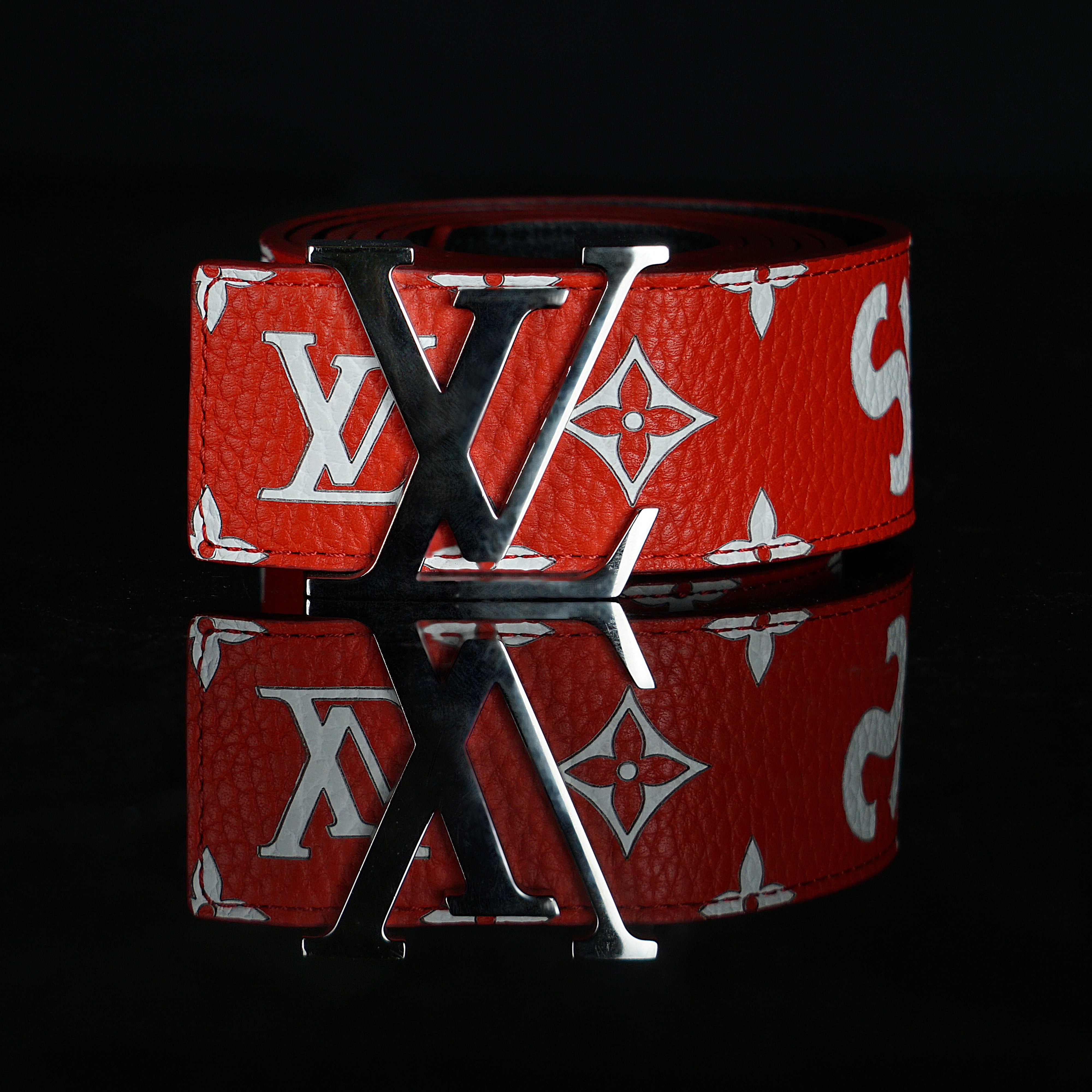 Louis Vuitton-Belt-Monogram canvas & calf leather strap Silver buckle with shiny finishing Iconic LV Initiales buckle-fabriqe.com