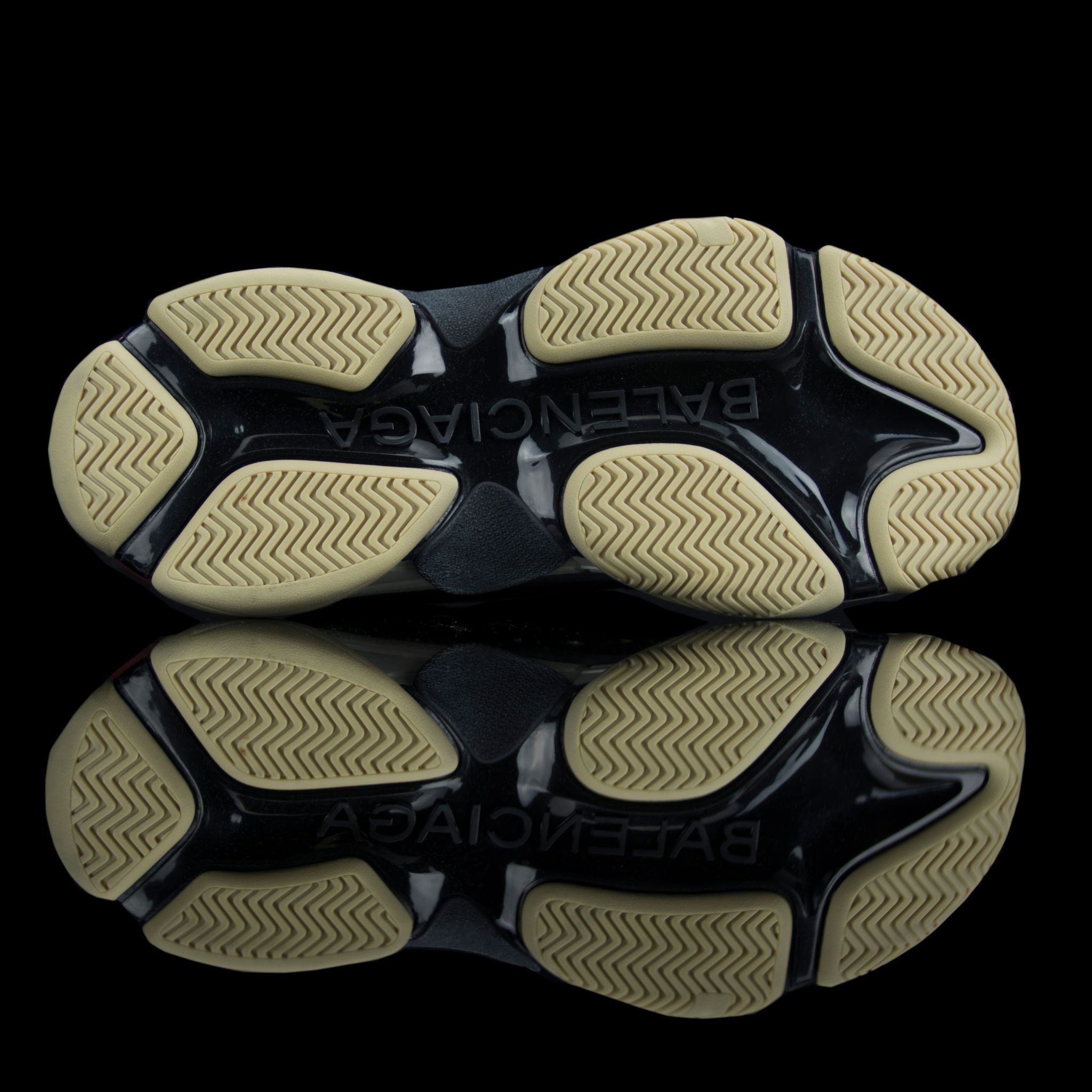 Balenciaga-Triple S-Pre Order Duration (3-5 Working Days) Product Code: 512175 W0901 1259 Colour: Black Red – "Bred" Limited Stock Material: Nubuck, Mesh, Rubber Sole-fabriqe.com