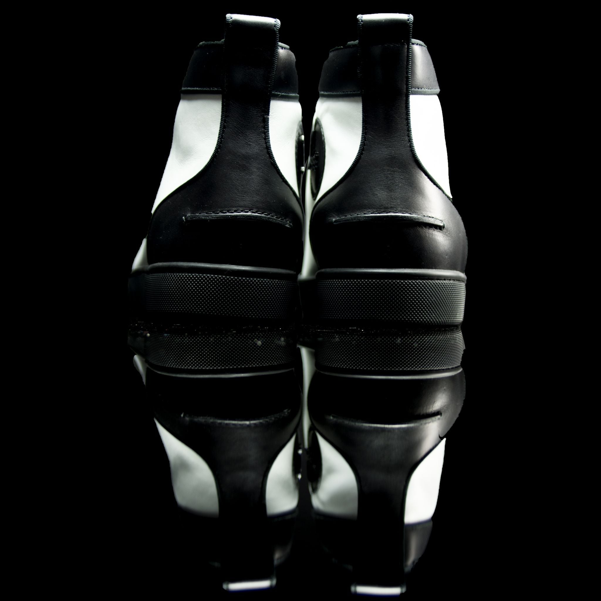 Christian Louboutin-Louis Flat High Spiked Toe-Product Code: 1150410 Colour: White, Black 2014 Release, Discontinued Material: Leather, Patent, Crystal Spikes-fabriqe.com