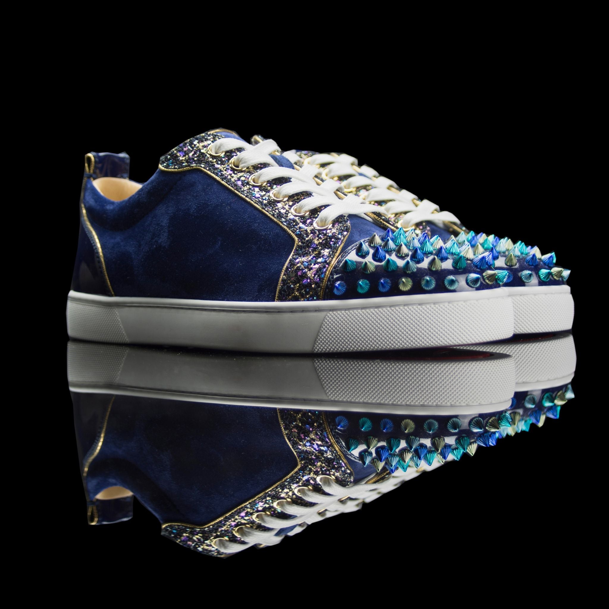 Christian Louboutin-Louis Junior Low Spikes-Pre Order Duration (3-5 Working Days) Product Code: 3170053 Colour: Atlantic-Navy Blue, Gold 2018 Release Limited Stock Material: Suede Velours, Metal Spikes, Patent Toe Box, Patent Back Christian Louboutin Loui