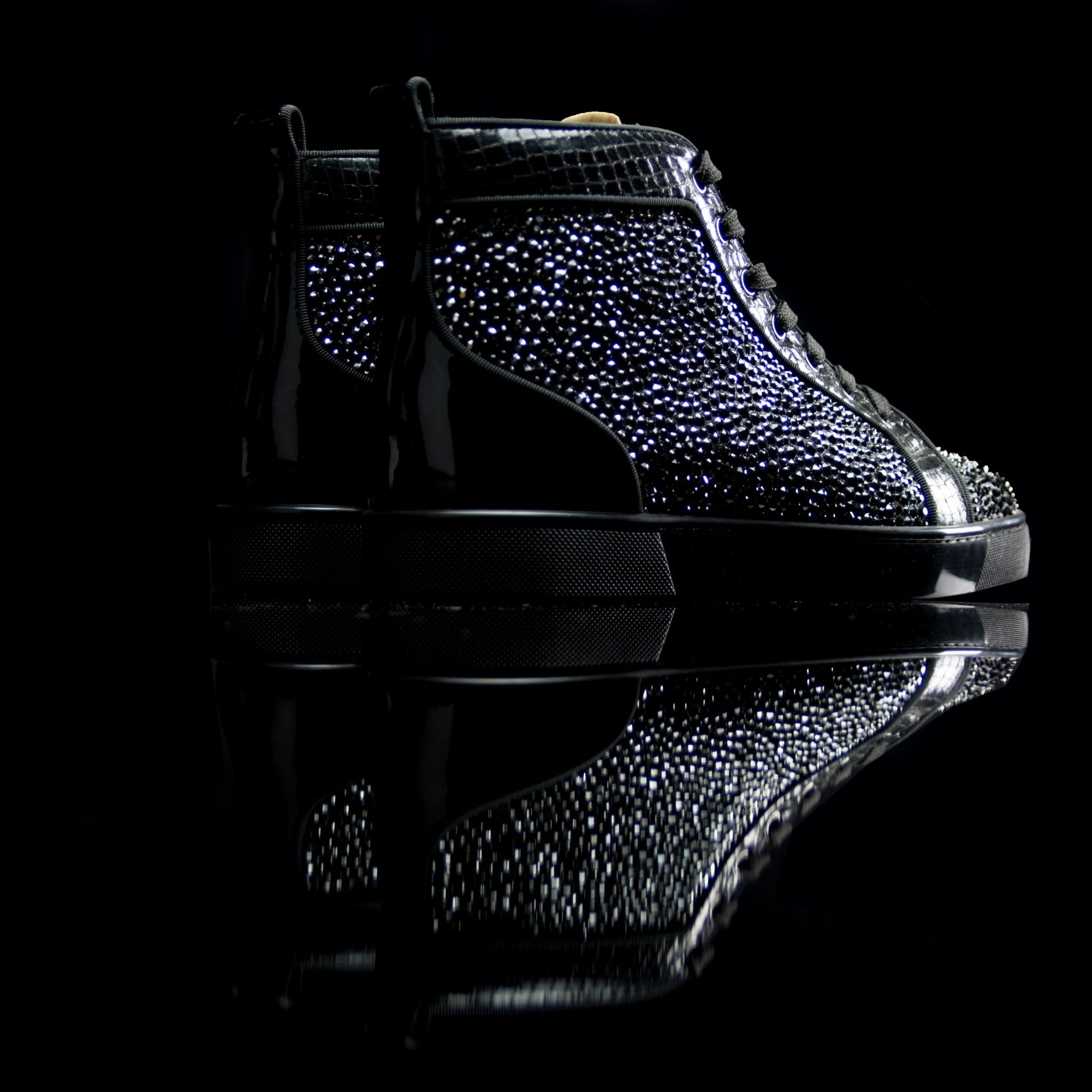 Christian Louboutin-Louis Flat-Product Code: 1170129 Colour: Black Diamante 2017 Release Material: Leather Python, Patent, Diamante Mens Christian Louboutin Louis Flat Python Leather Diamante is on offer this season. Chiseled in "Swarovski" crystals and B