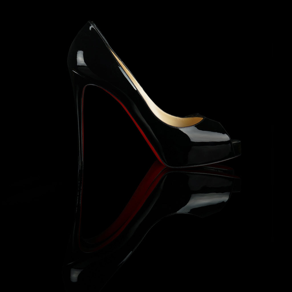 Christian Louboutin-Heels 120-Reference : 1150600BK01 Color : Black Material : Patent Calfskin Heel height : 120mm Collection : SS15 An iconic model, the New Very Privé pump, is seductive thanks to its vertiginous line. Made of black patent leather, it to