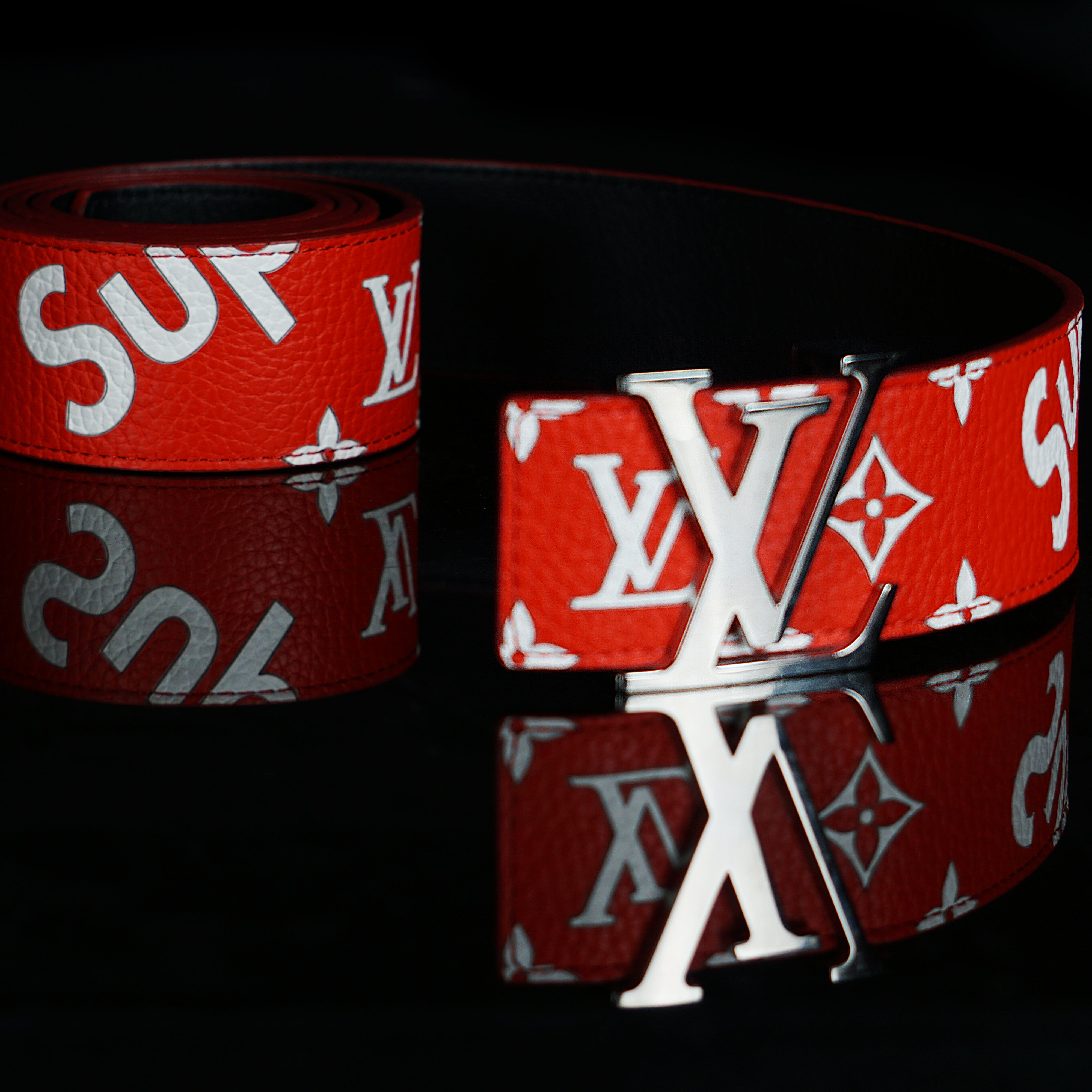 Louis Vuitton-Belt-Monogram canvas & calf leather strap Silver buckle with shiny finishing Iconic LV Initiales buckle-fabriqe.com