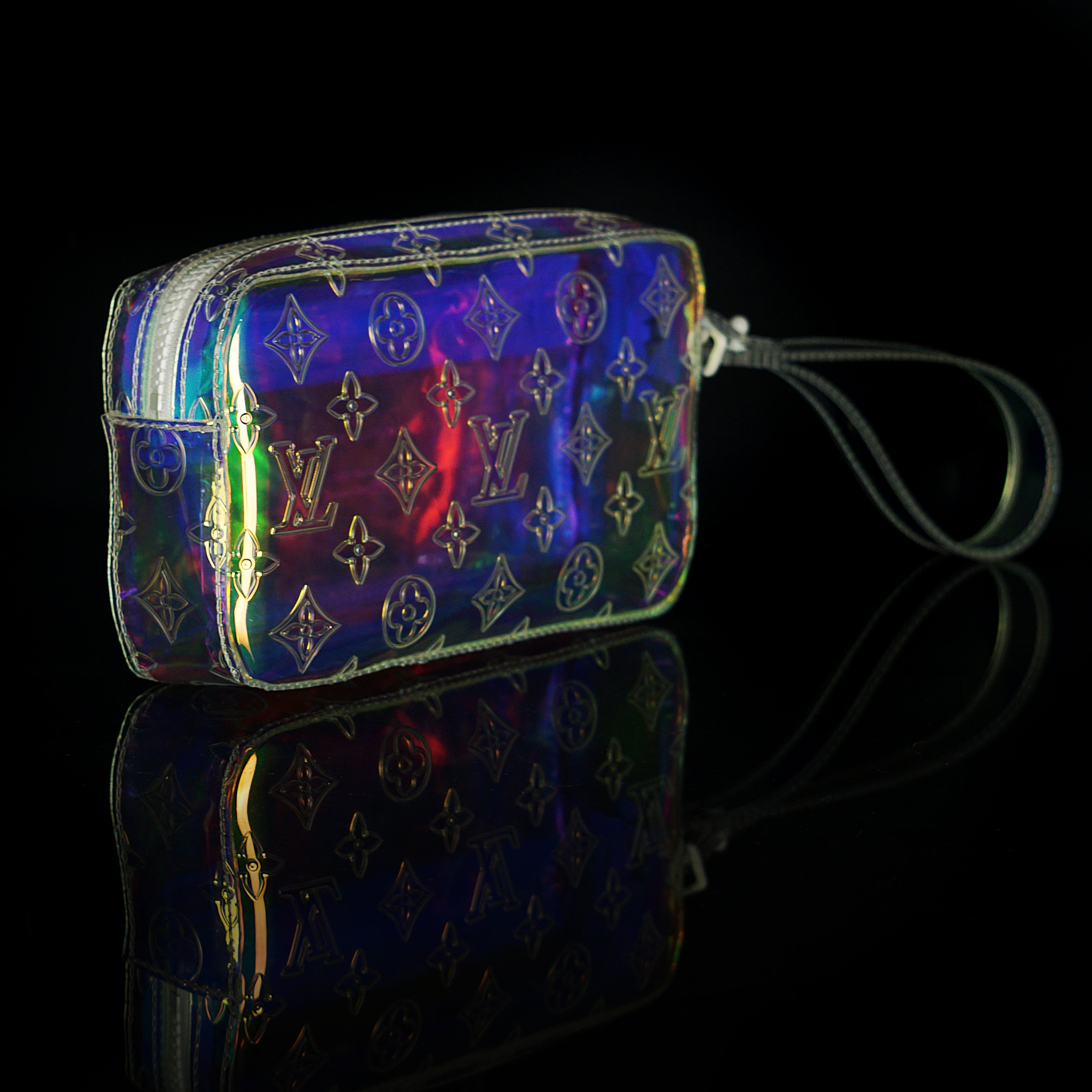 Louis Vuitton-Clutch-23.0 x 11.5 x 4.0 cm (Length x height x width ) L 8.4 x H 4.7 x W 1.9 inches Highly resistant PVC Highly resistant PVC and calf-leather trim Mat-white hardware Zipped compartment Zipped front pocket Removable strap-fabriqe.com