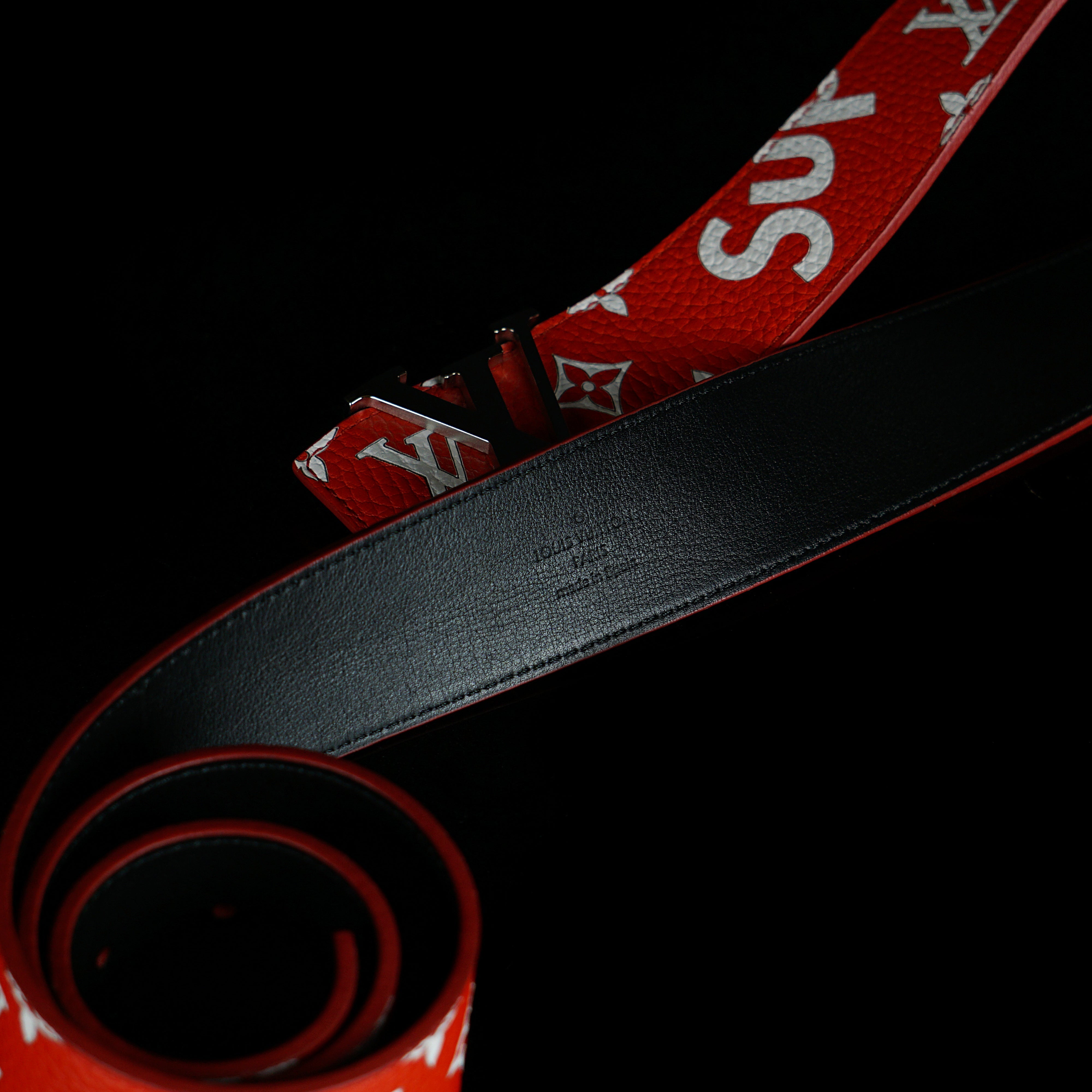 Louis Vuitton-Belt-Monogram canvas & calf leather strap Silver buckle with shiny finishing Iconic LV Initiales buckle-fabriqe.com