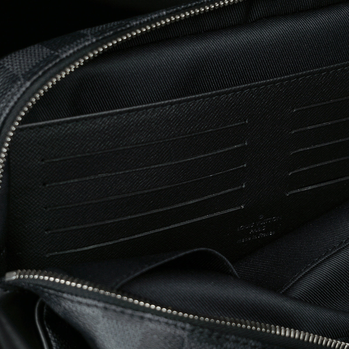 Louis Vuitton-Clutch Bag-9.4 x 6.3 x 2.4 inches9.4 x 6.3 x 2.4 inches ( length x height x width ) 1 exterior zipped pocket Silver color metallic pieces 10 card slots Multiple flat pockets-fabriqe.com