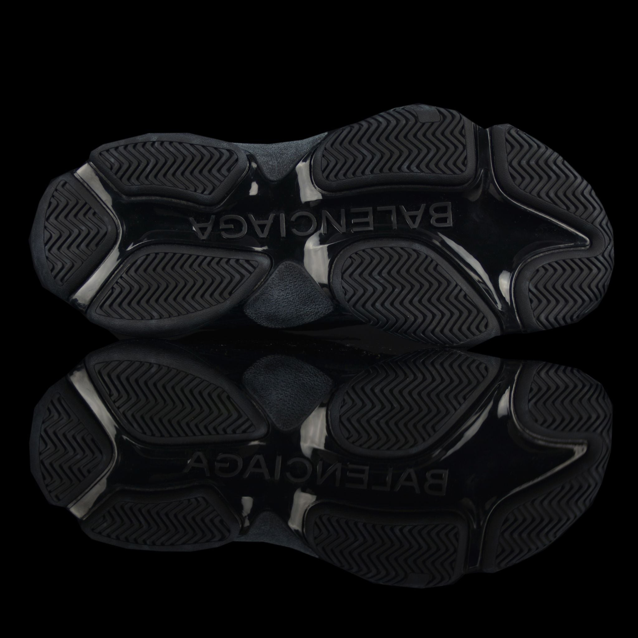 Balenciaga-Triple S-Product Code: 512176 W09O1 1000 Colour: Noir – Black Limited Stock Material: Nubuck, Mesh, Rubber Sole-fabriqe.com