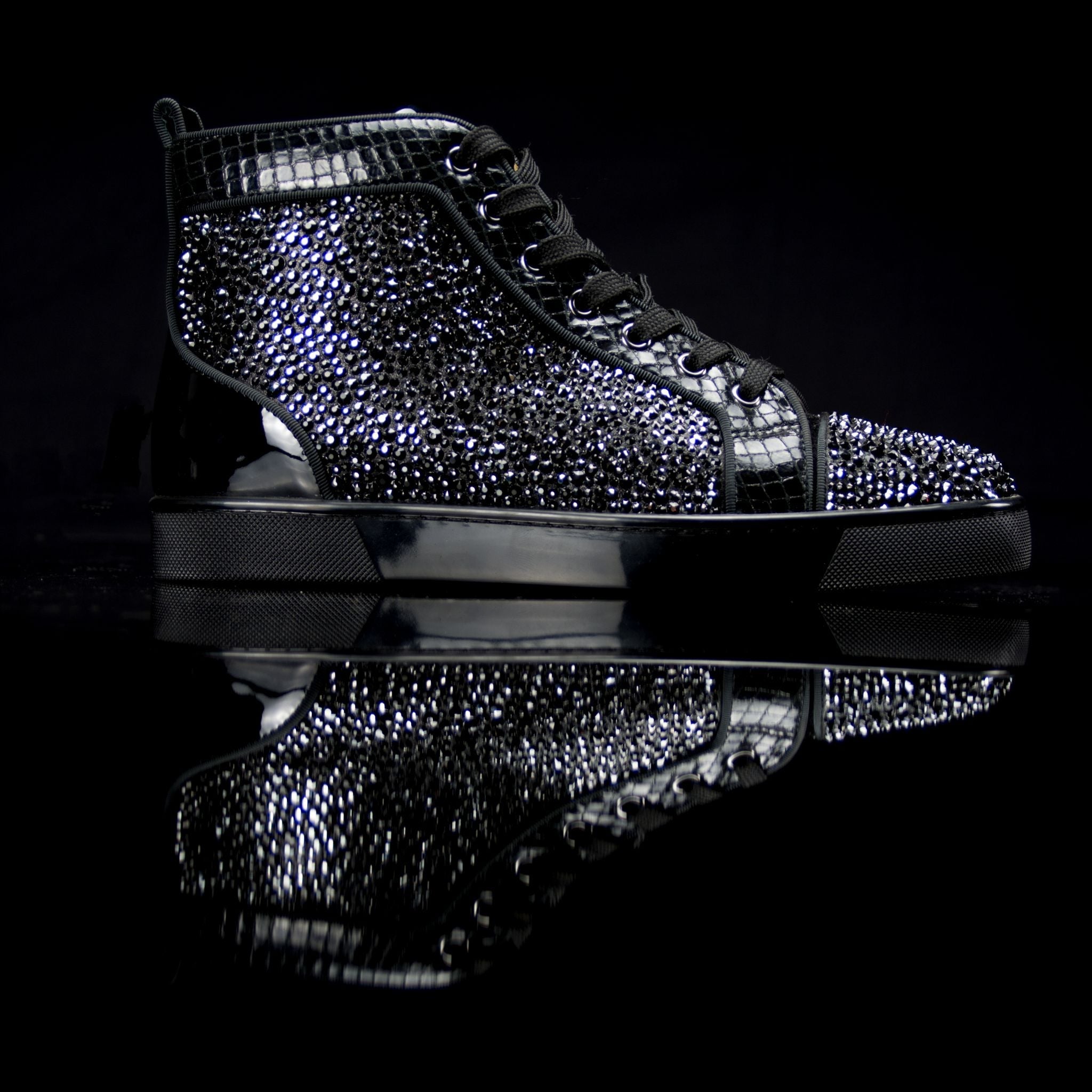 Christian Louboutin-Louis Flat-Product Code: 1170129 Colour: Black Diamante 2017 Release Material: Leather Python, Patent, Diamante Mens Christian Louboutin Louis Flat Python Leather Diamante is on offer this season. Chiseled in "Swarovski" crystals and B
