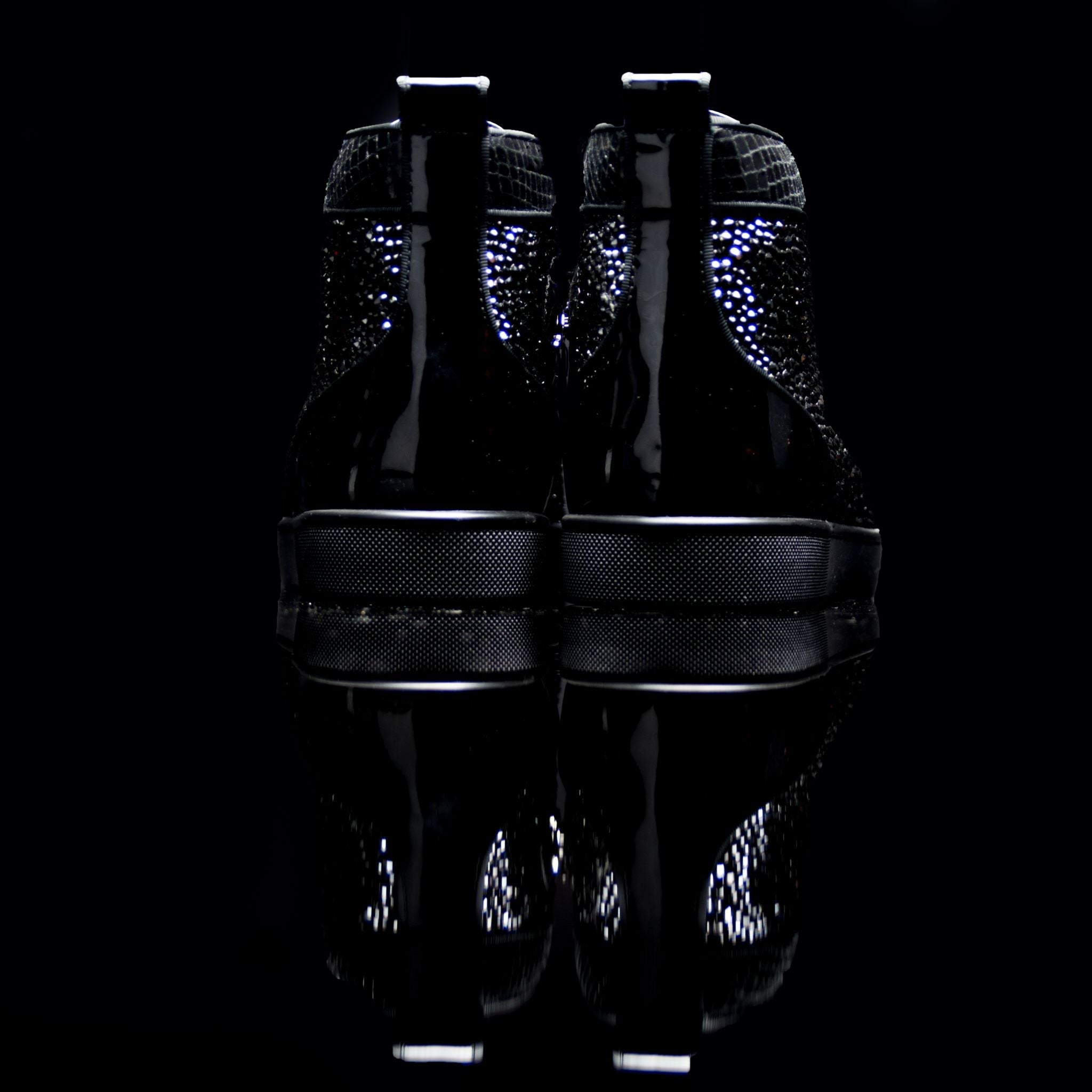 Christian Louboutin-Louis Flat-Product Code: 1170129 Colour: Black Diamante 2017 Release Material: Leather Python, Patent, Diamante Mens Christian Louboutin Louis Flat Python Leather Diamante is on offer this season. Chiseled in "Swarovski" crystals and B