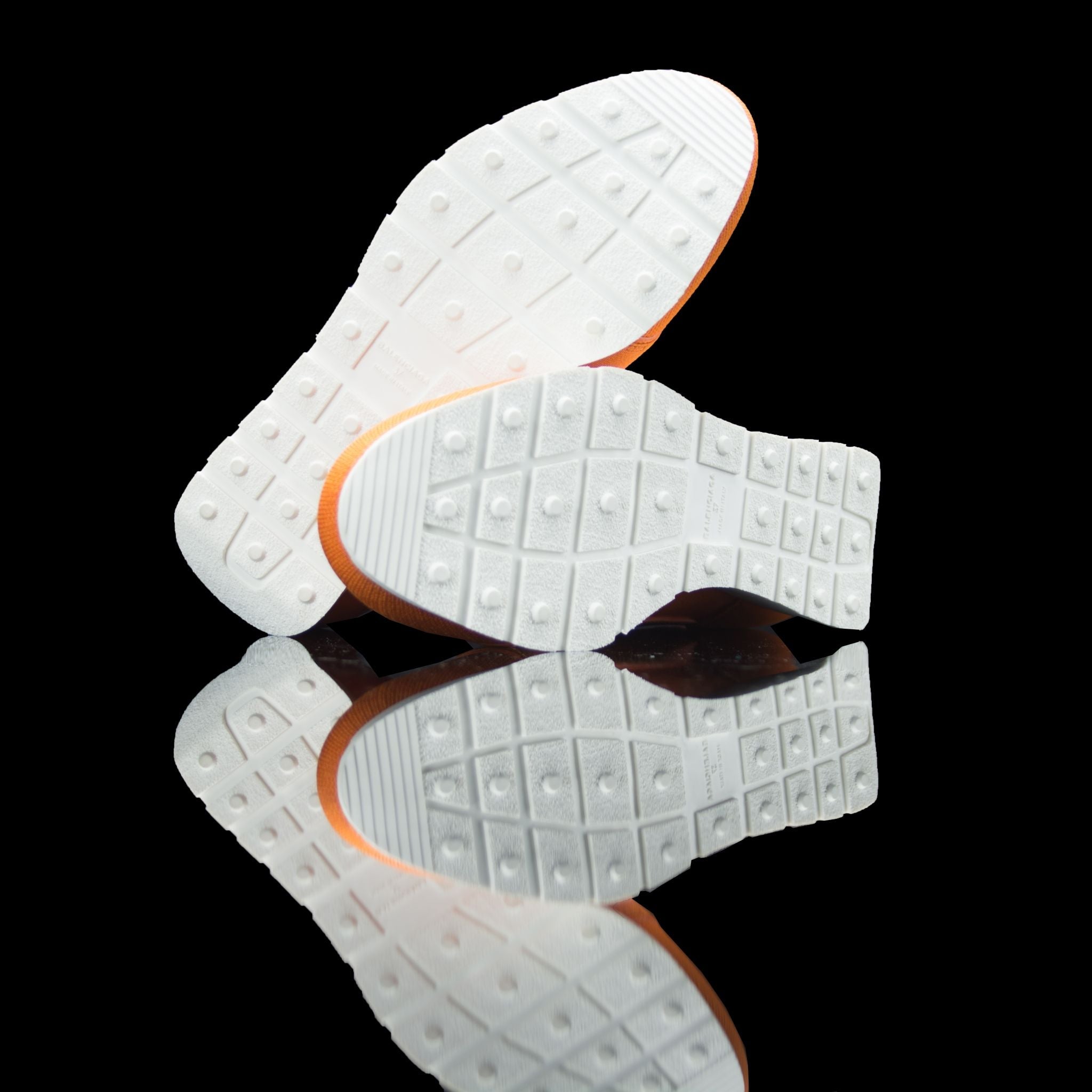 Balenciaga-Runner-Product Code: 468045 W05G1 7500 Colour: Orange White 2017 Release Material: Leather, Mesh Women Balenciaga Runners Leather Mesh Orange is a perfect way to give you an uptrend look. Designed in poppy orange leather mesh and set up on boun