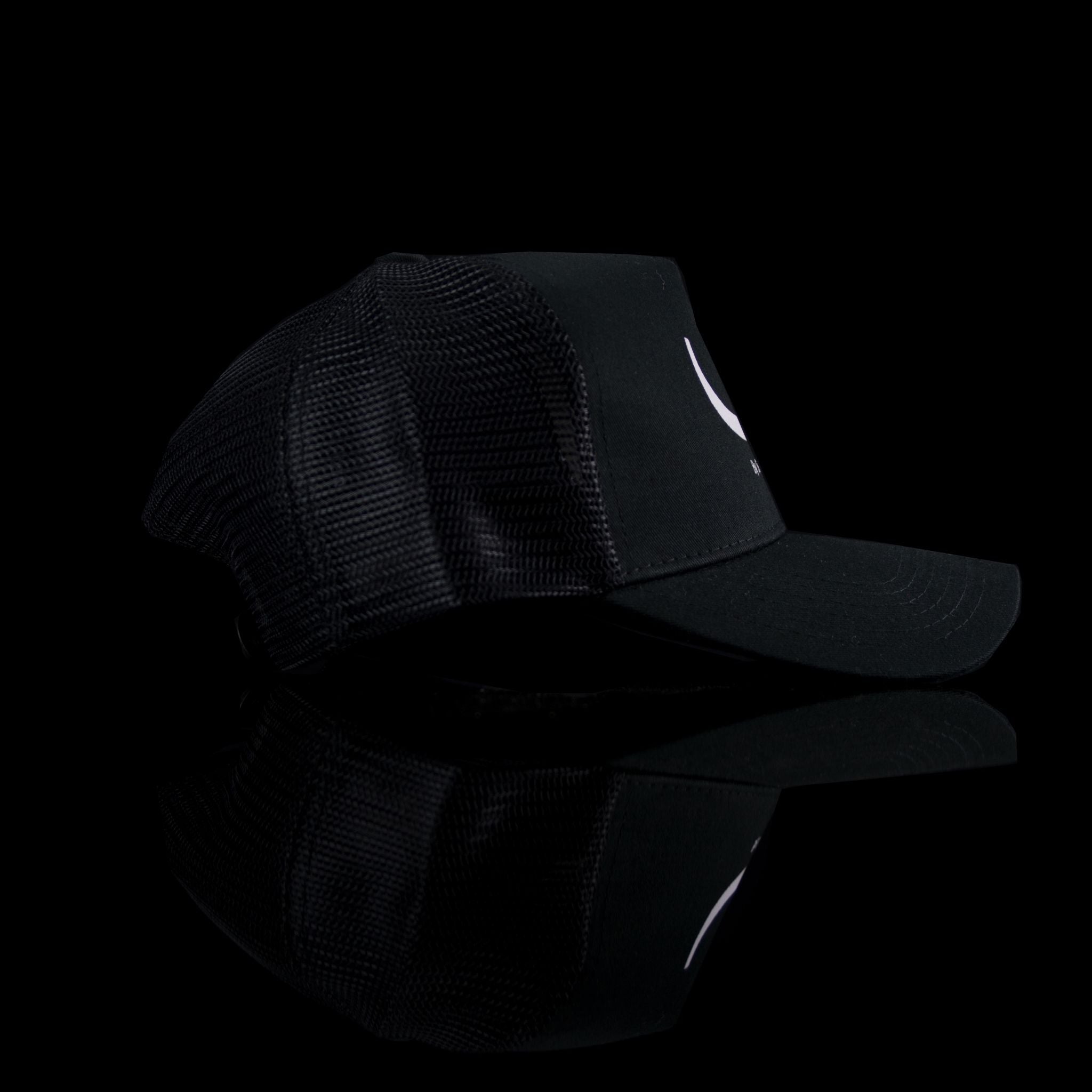 Sultan Est-Cap-Y (Arabic) One Size Fits All Black White-fabriqe.com