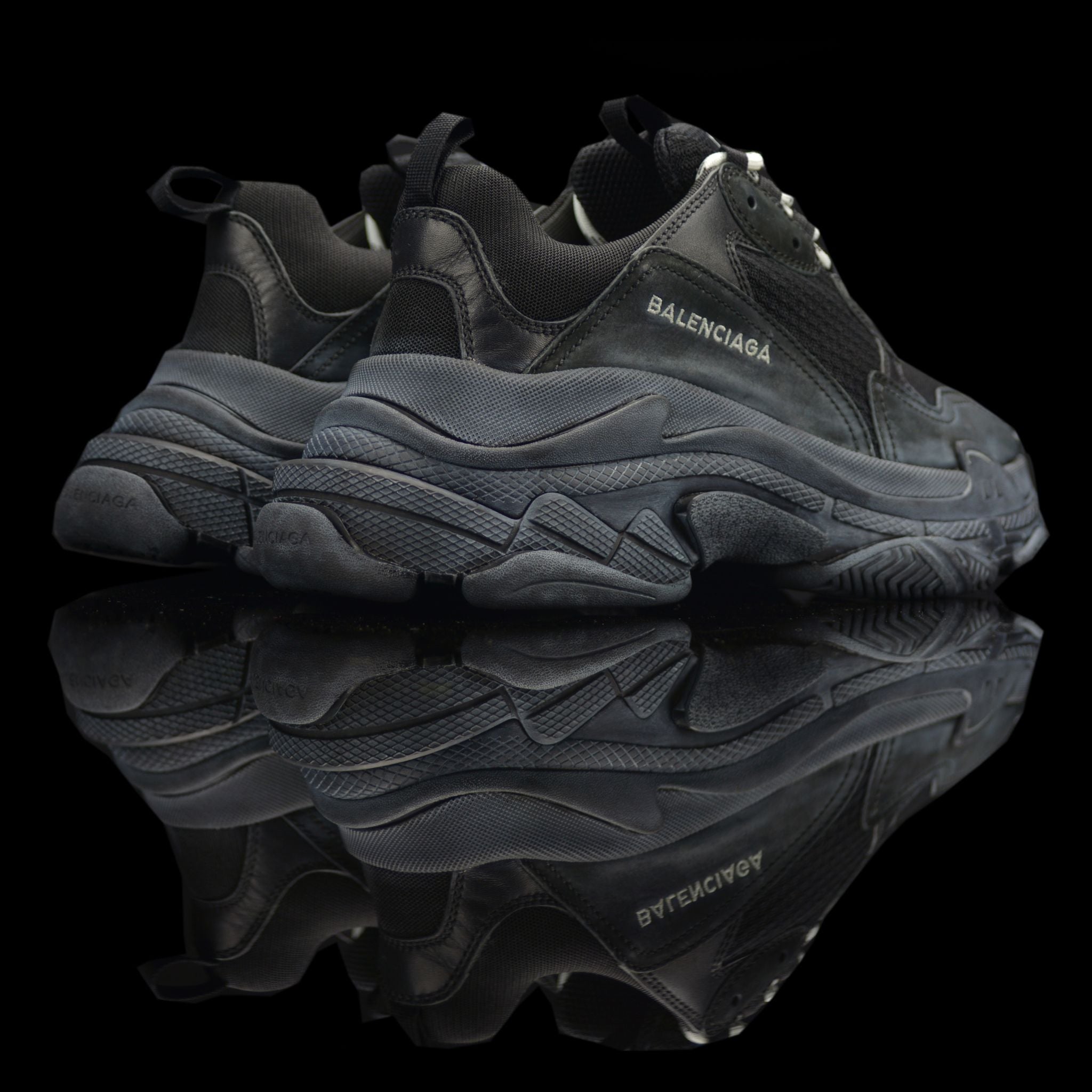 Balenciaga-Triple S-Product Code: 512176 W09O1 1000 Colour: Noir – Black Limited Stock Material: Nubuck, Mesh, Rubber Sole-fabriqe.com