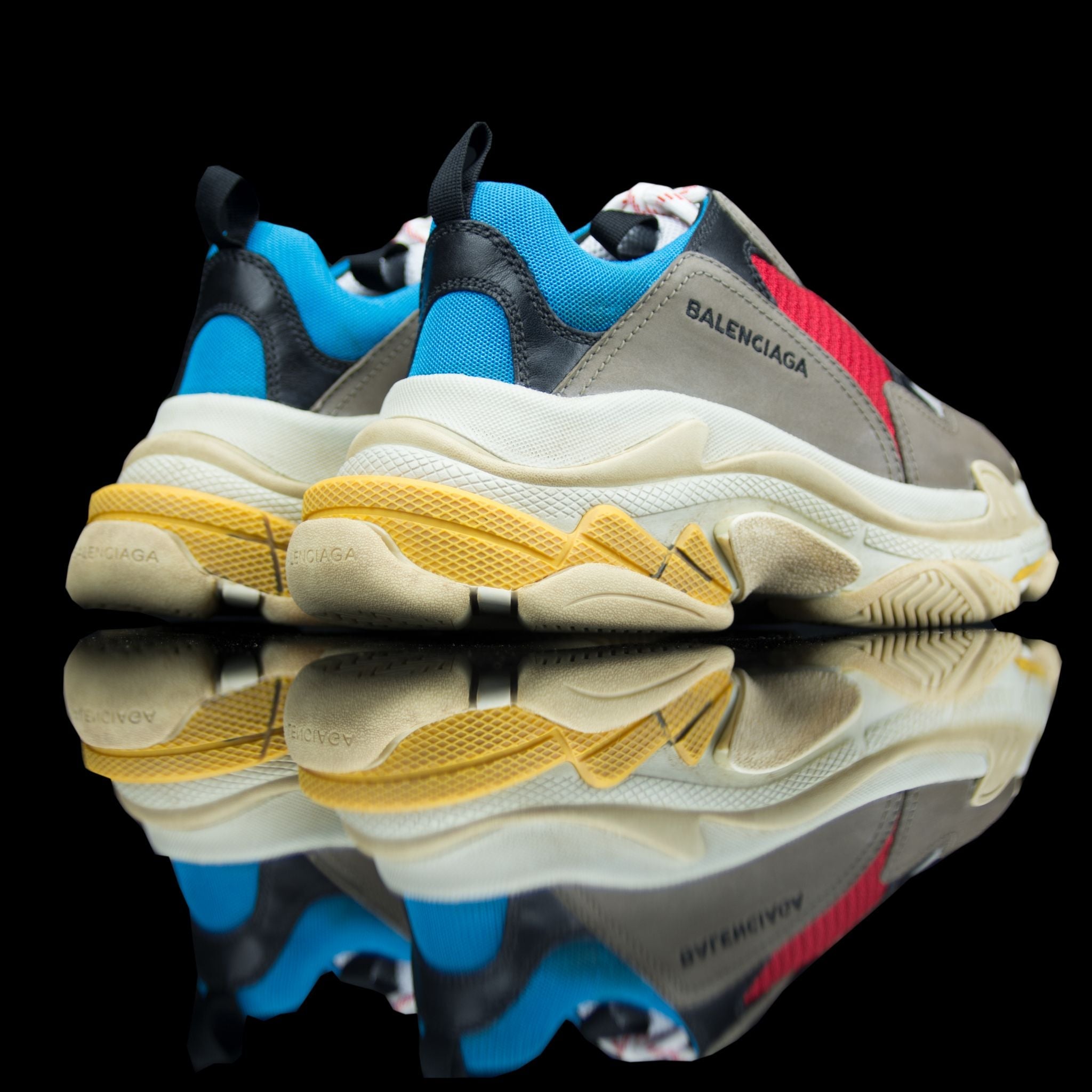 Balenciaga-Triple S-Product Code: 512176 W0901 1000 Colour: Grey, Red, Blue, White – Multi Coloured Limited Stock Material: Nubuck, Mesh, Rubber Sole-fabriqe.com