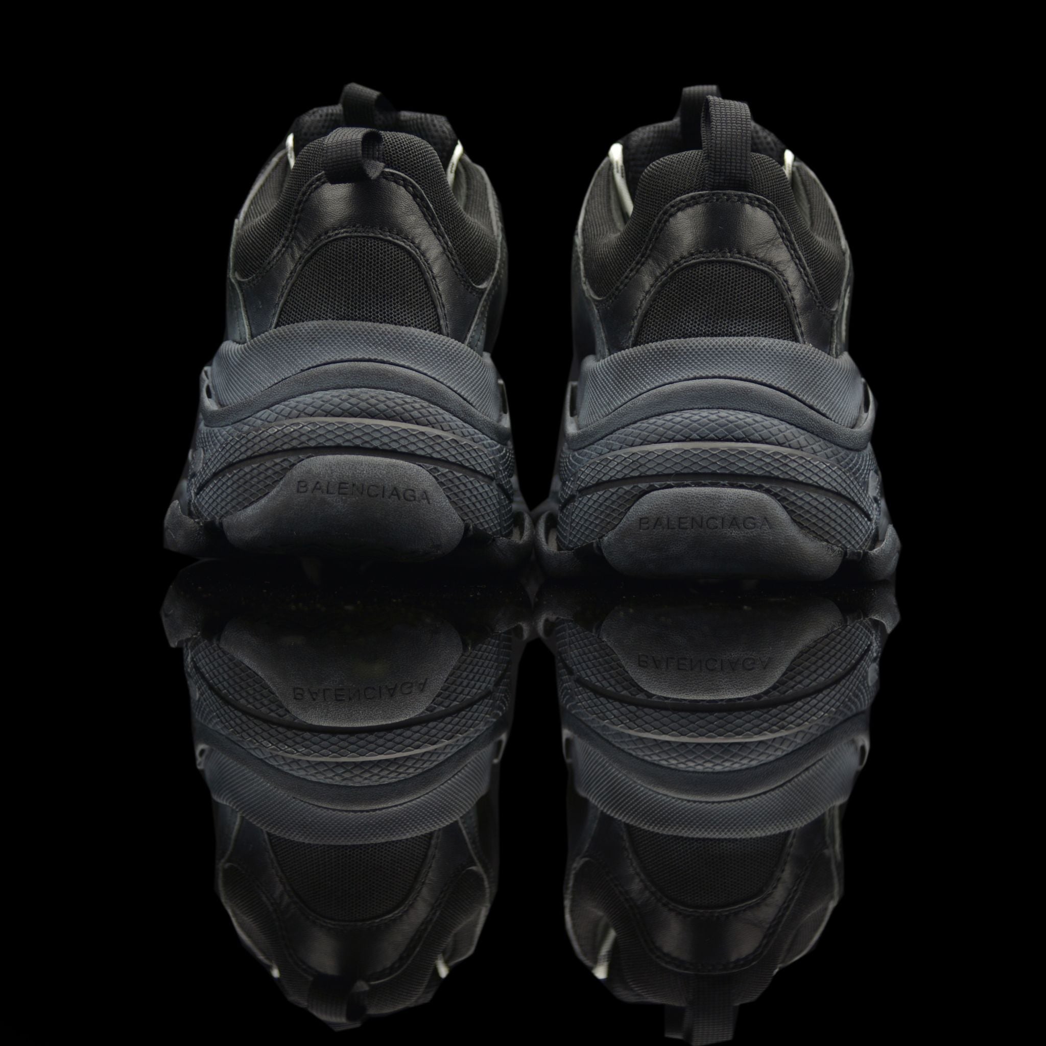 Balenciaga-Triple S-Product Code: 512176 W09O1 1000 Colour: Noir – Black Limited Stock Material: Nubuck, Mesh, Rubber Sole-fabriqe.com