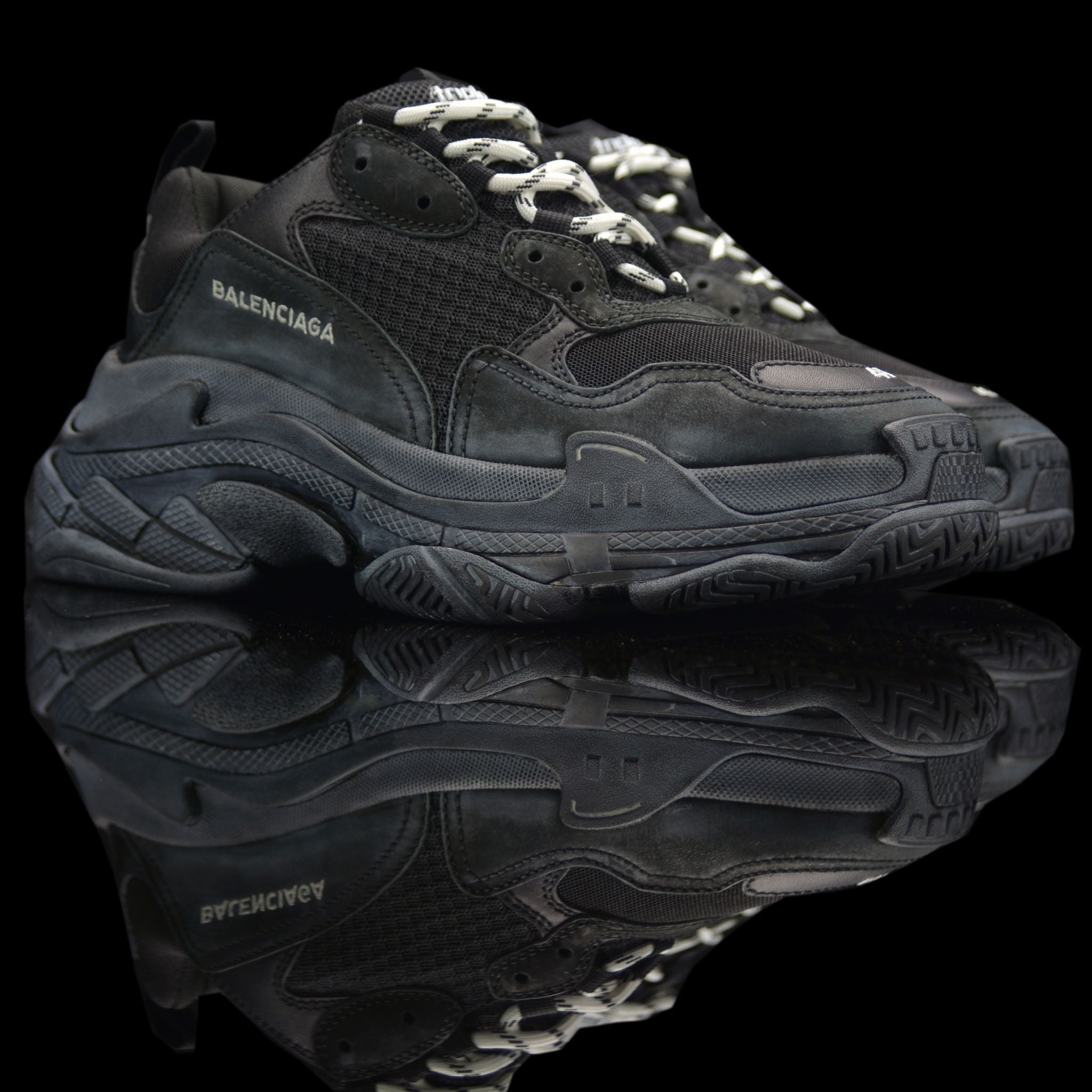 Balenciaga-Triple S-Product Code: 512176 W09O1 1000 Colour: Noir – Black Limited Stock Material: Nubuck, Mesh, Rubber Sole-fabriqe.com