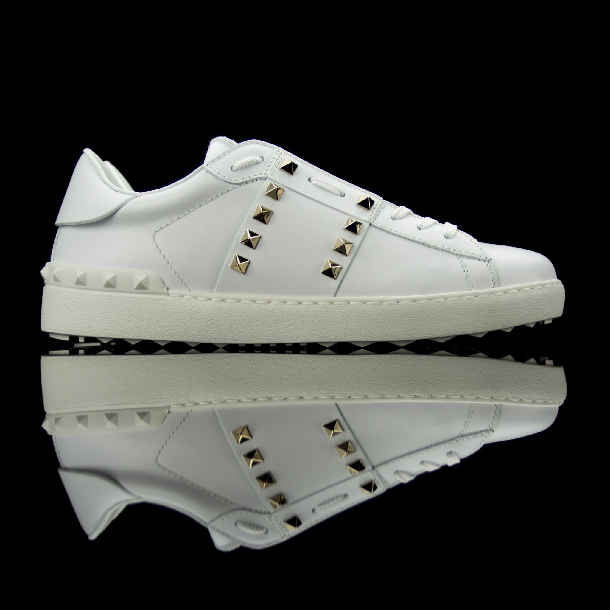 Valentino-Rockstud Sneakers-White leather Silver Rockstuds, leather linings, rubber soles Lace-up Come with dust bags Made in Italy Rockstud Untitled low by Valentino is a piece of intricate design. A luxury statement crafted in white leather and studded 