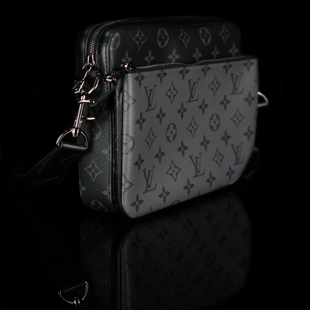 Trio messenger cloth bag Louis Vuitton Black in Cloth - 36815426