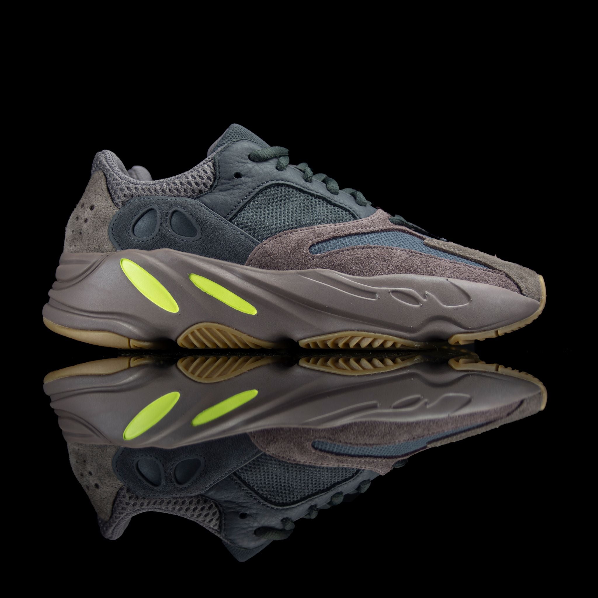 Adidas-Yeezy Boost 700-Product code: EE9614 Colour: Mauve/Mauve/Mauve Year of release: 2019-fabriqe.com