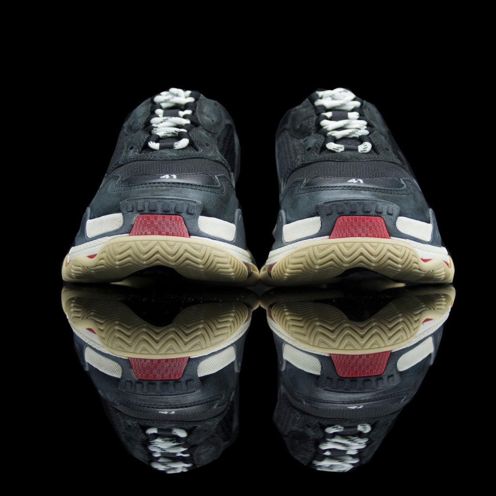 Balenciaga-Triple S-Pre Order Duration (3-5 Working Days) Product Code: 512175 W0901 1259 Colour: Black Red – "Bred" Limited Stock Material: Nubuck, Mesh, Rubber Sole-fabriqe.com