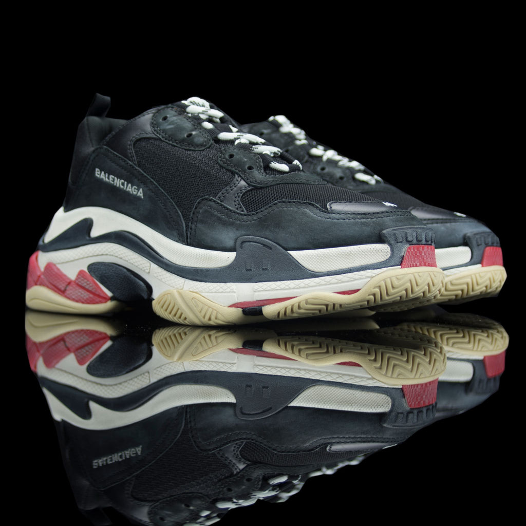 Balenciaga-Triple S-Pre Order Duration (3-5 Working Days) Product Code: 512175 W0901 1259 Colour: Black Red – "Bred" Limited Stock Material: Nubuck, Mesh, Rubber Sole-fabriqe.com