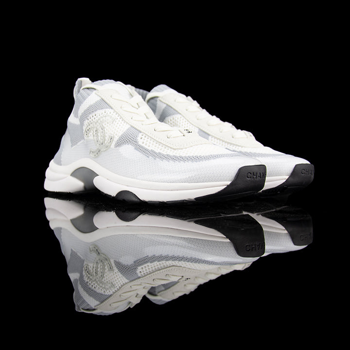 Chanel CC Logo Triple White Sneakers - Size 39 ○ Labellov ○ Buy and Sell  Authentic Luxury