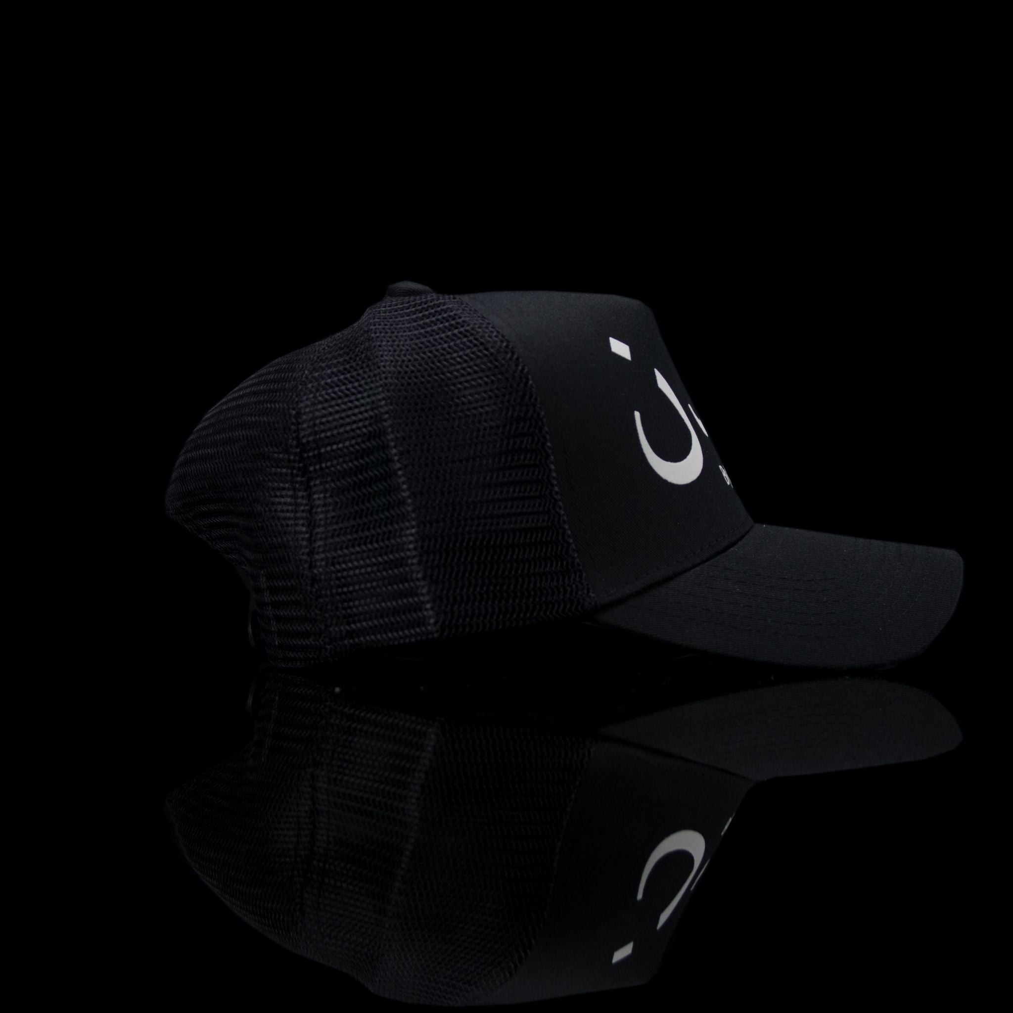 Sultan Est-Cap-London (Arabic) One Size Fits All Black White-fabriqe.com