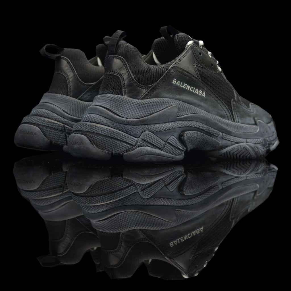 Balenciaga-Triple S-Pre Order Duration (3-5 Working Days) Product Code: 512176 W09O1 1000 Black White (white chalk stains) 2018 Release Material: Leather, Nubuck, Mesh-fabriqe.com