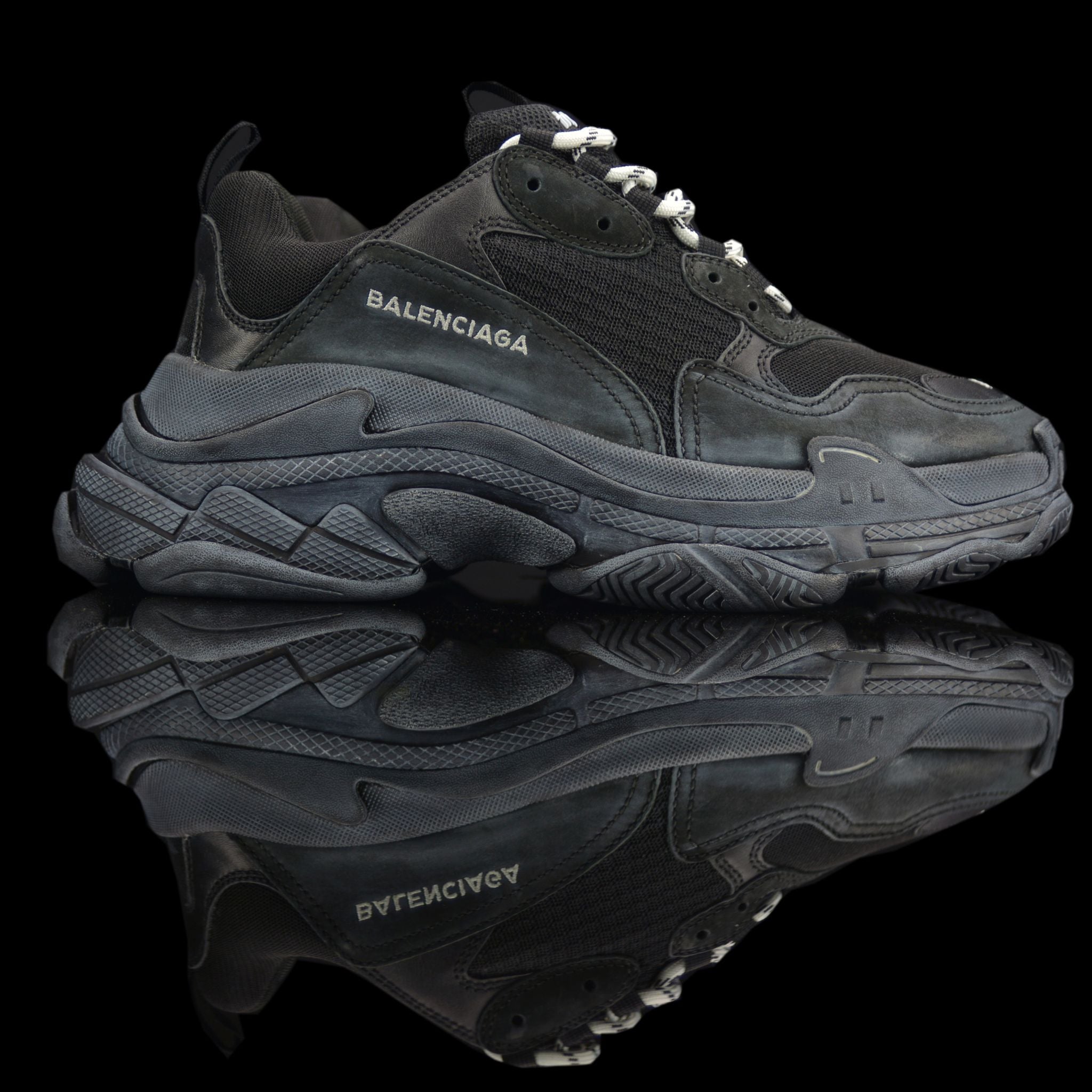 Balenciaga-Triple S-Pre Order Duration (3-5 Working Days) Product Code: 512176 W09O1 1000 Black White (white chalk stains) 2018 Release Material: Leather, Nubuck, Mesh-fabriqe.com