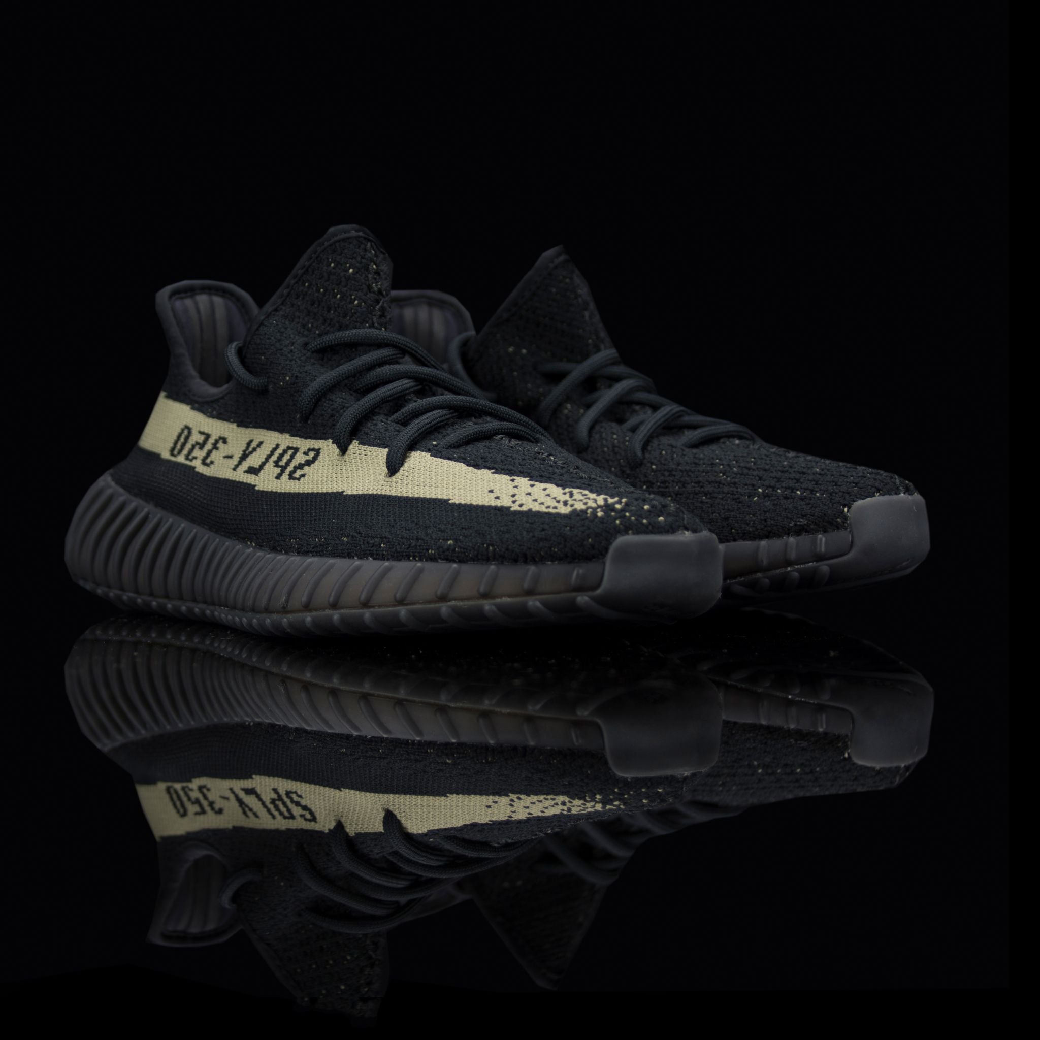 Adidas-Yeezy Boost 350-Product code: BY9611 Colour: Core Black/Green/Core Black Year of release: 2016-fabriqe.com